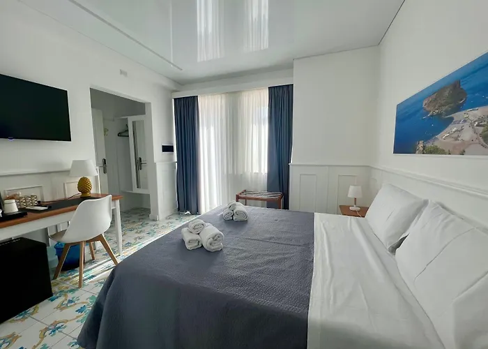 فندق مبيت وإفطار Tea Luxury - A Mare 4*